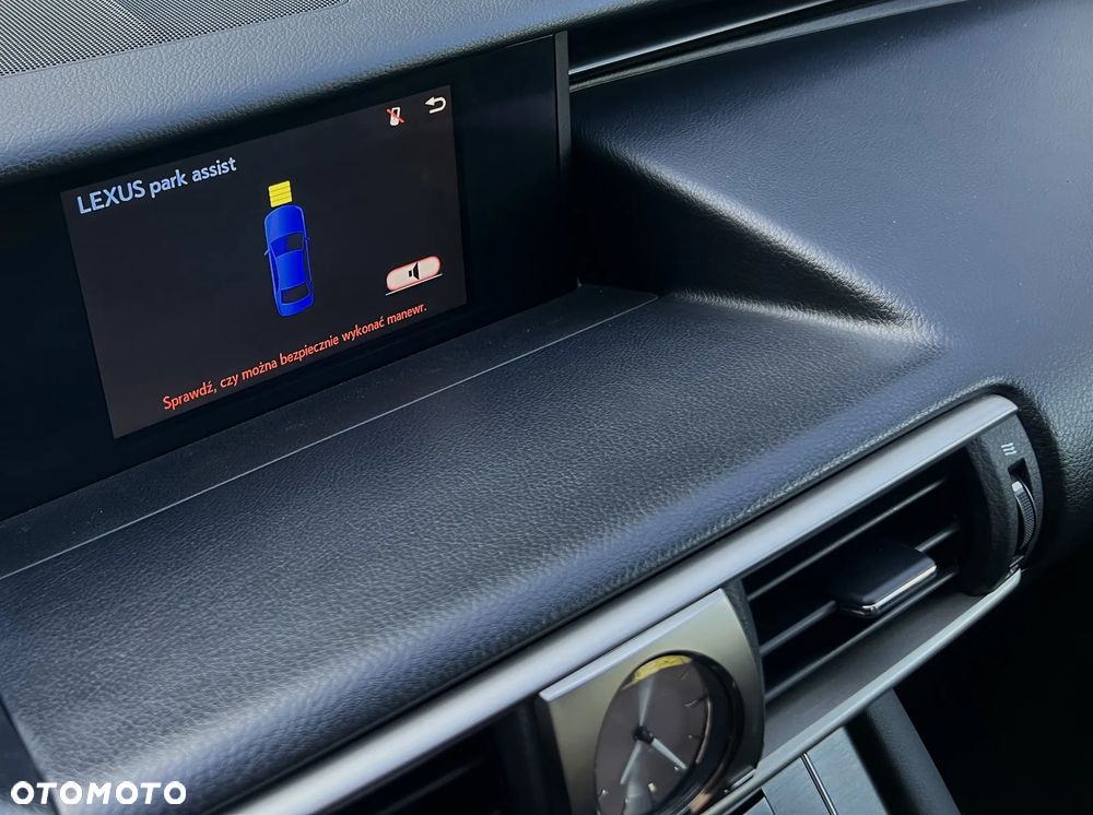 Lexus IS 200t F Sport - 24