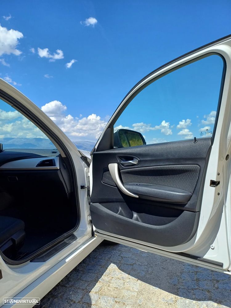 BMW 116 d EfficientDynamics - 12