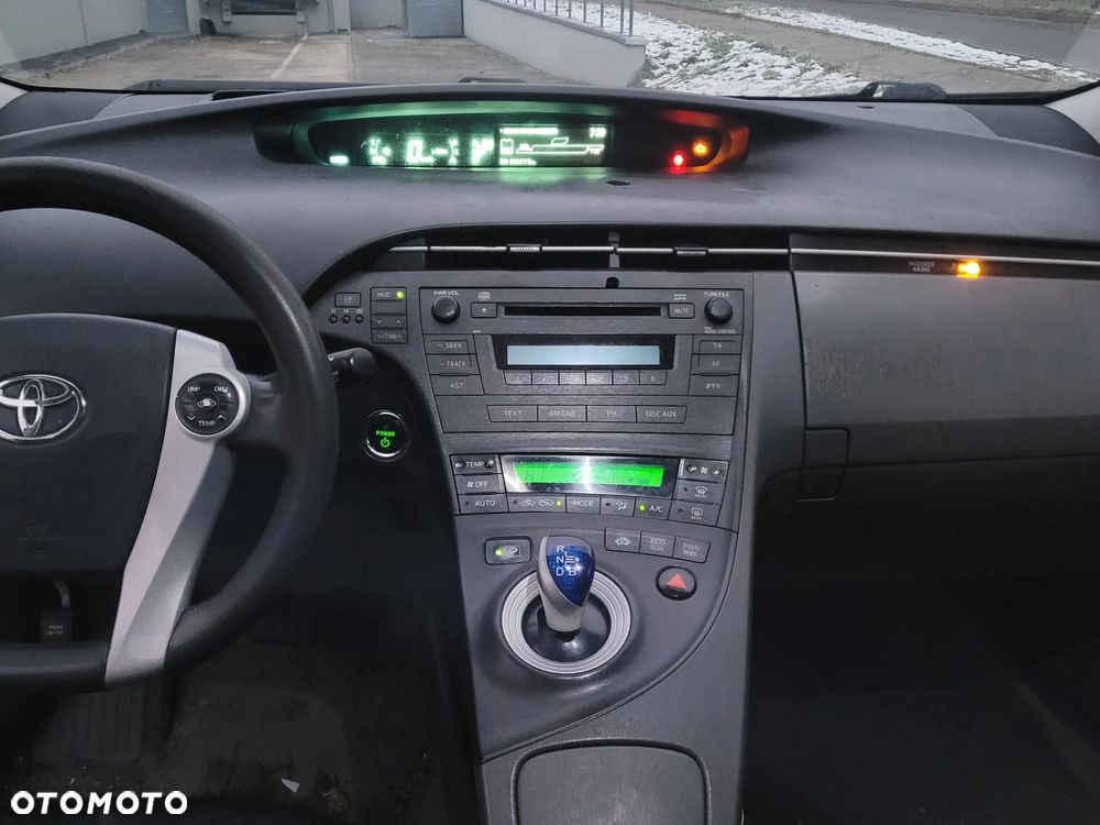 Toyota Prius (Hybrid) - 8