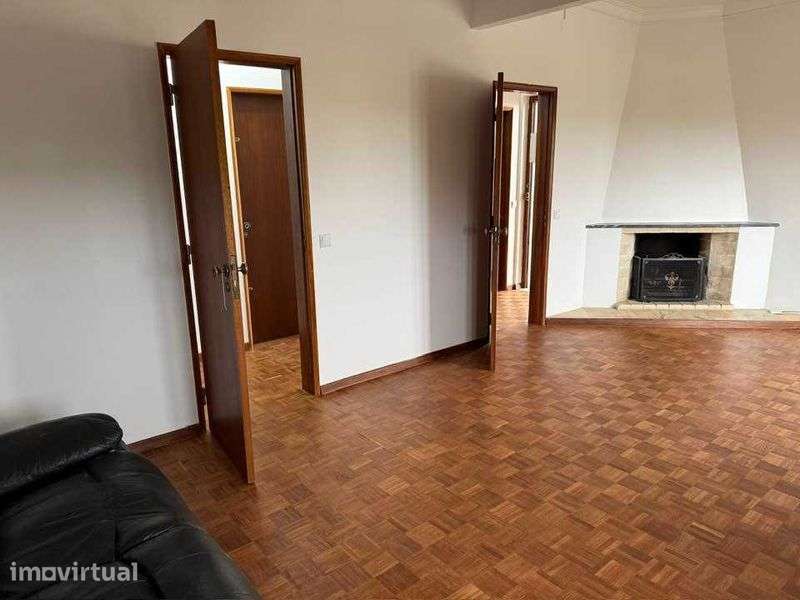 Aluga-se 1º andar apartamento em moradia - Grande imagem: 4/12