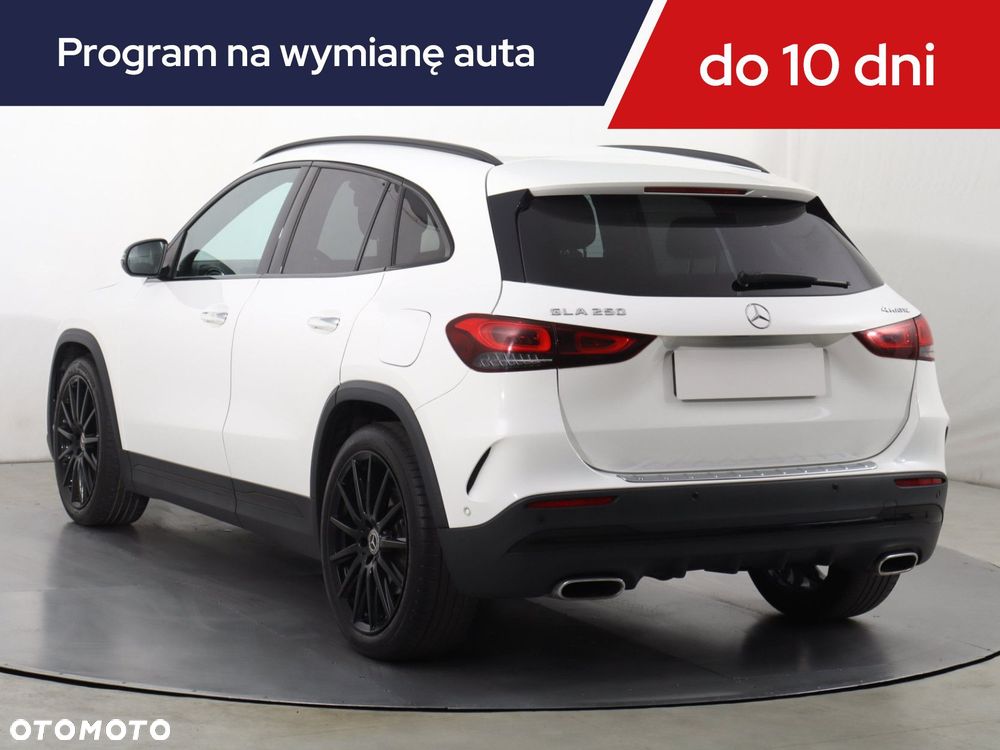 Mercedes-Benz GLA - 6