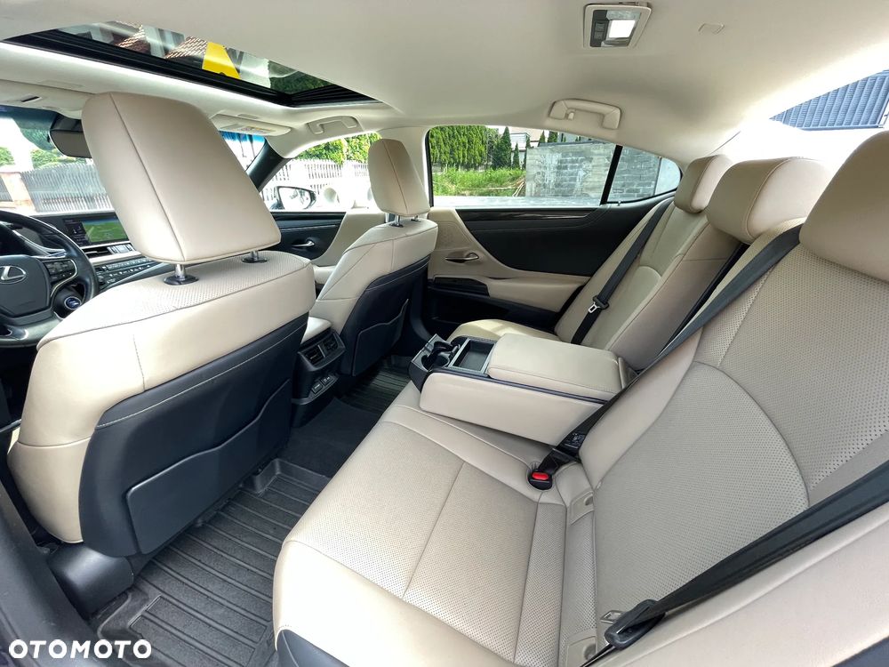 Lexus ES 300h Business Edition - 39