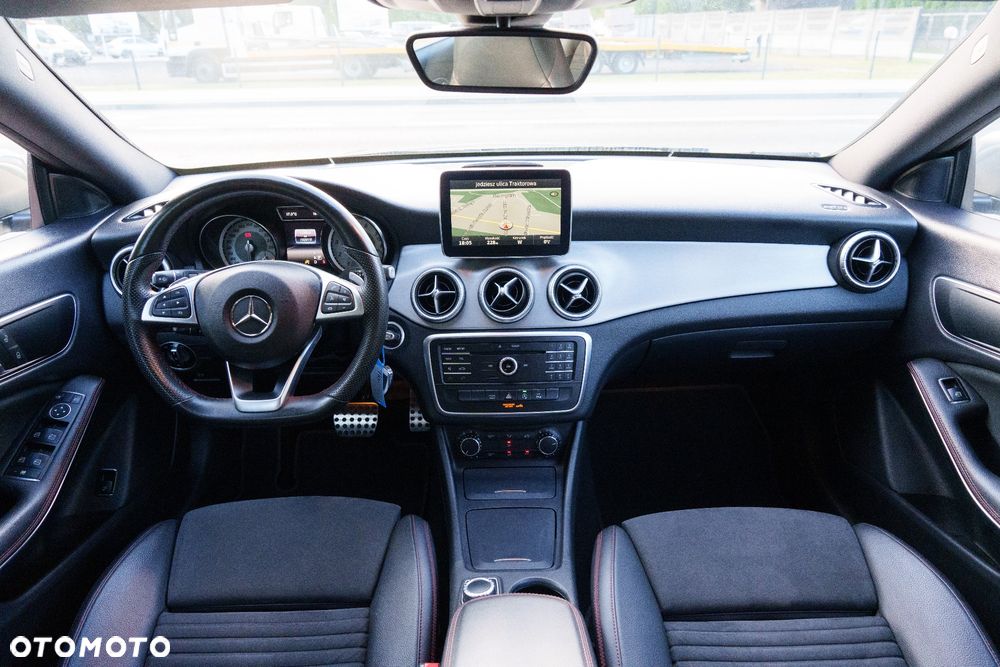 Mercedes-Benz CLA 180 7G-DCT AMG Line - 28