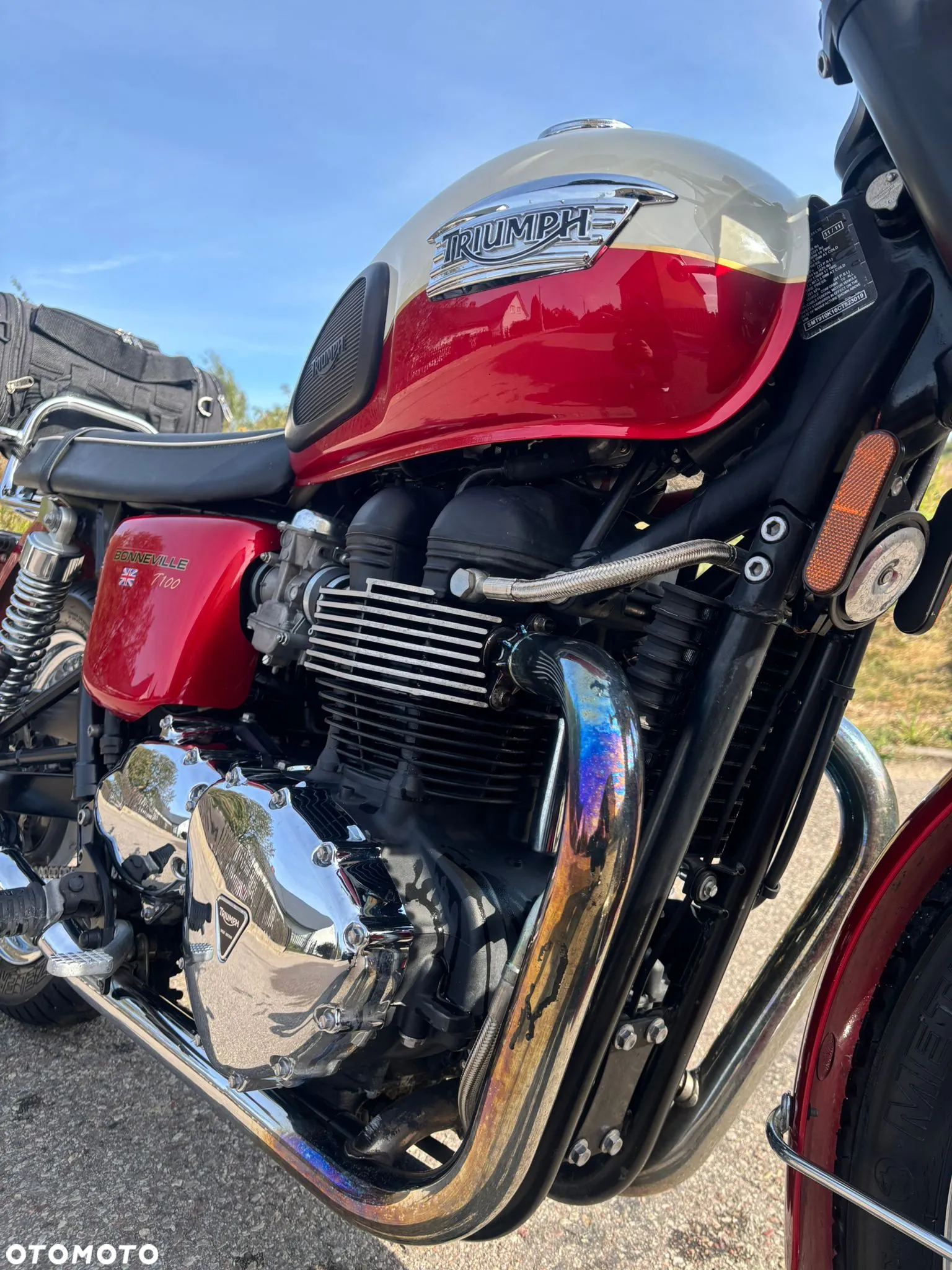 Triumph Bonneville - 4