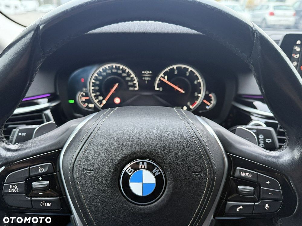 BMW Seria 5 520d Sport - 10