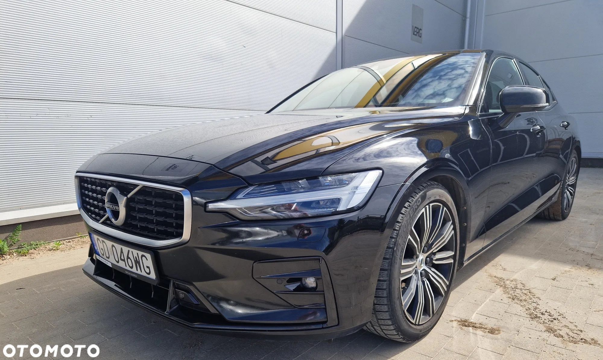 Volvo S60 T5 R-Design - 1