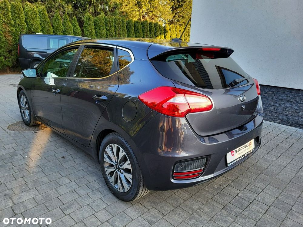 Kia Ceed - 8
