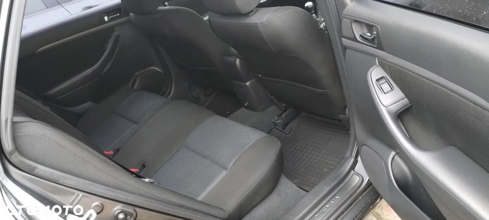 Toyota Avensis 2.0 D-4D Sol - 10