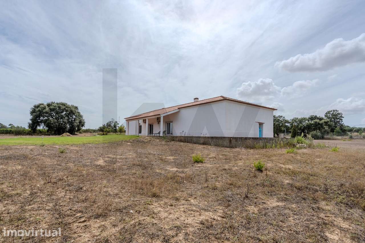 Quinta T2 + 1 Térrea com 1.37 Ha em Palmela – Vista Serra da Arrábida - Grande imagem: 2/35