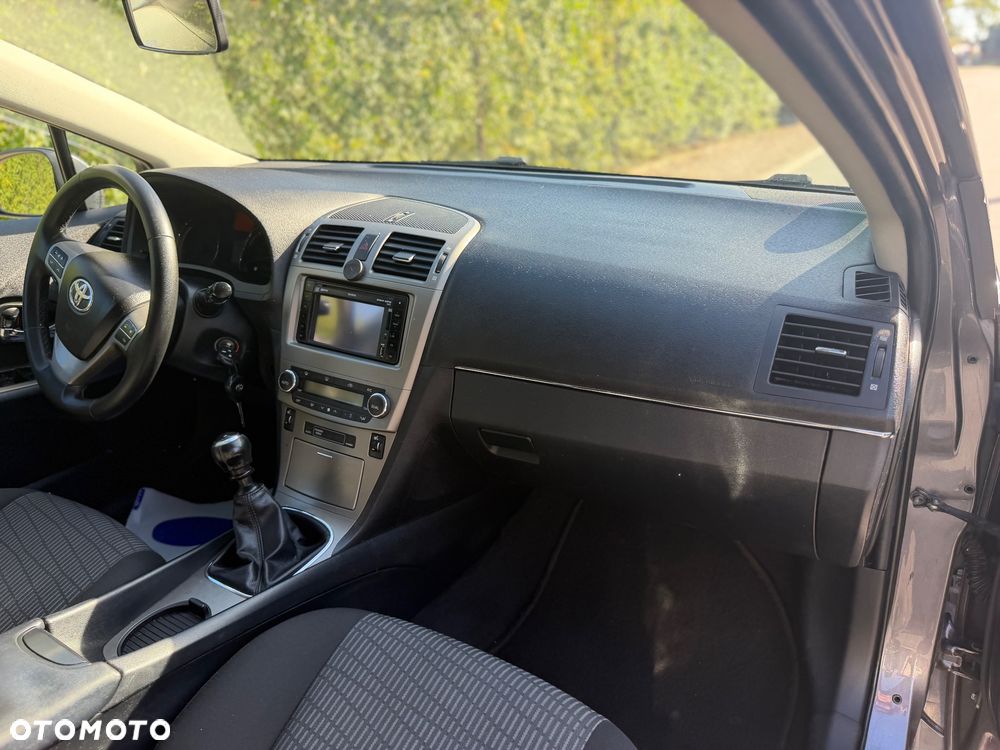 Toyota Avensis 2.0 D-4D - 29