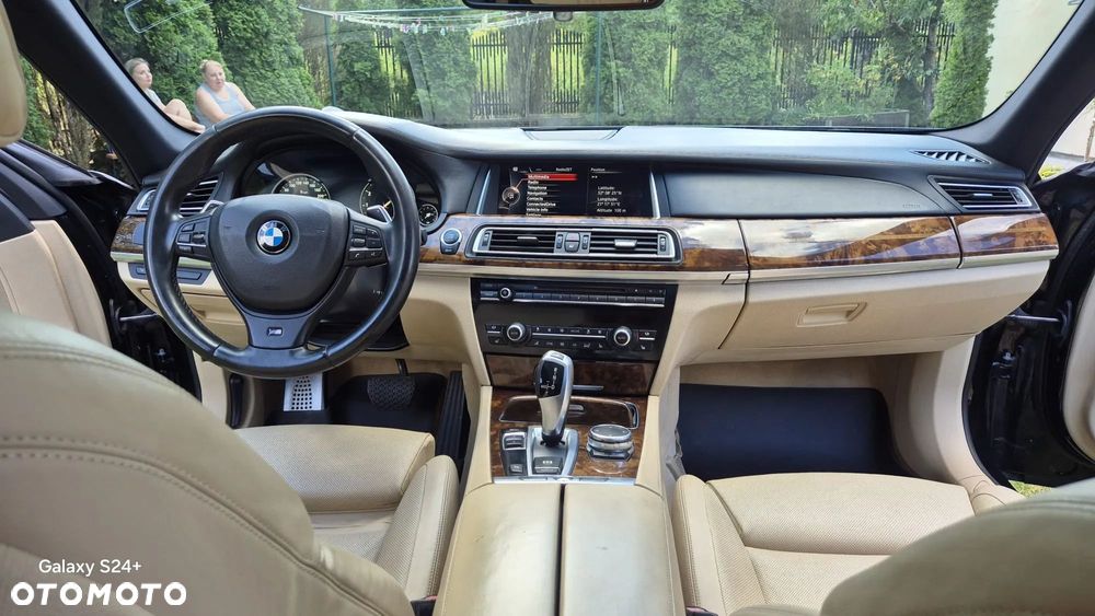 BMW Seria 7 740i - 12