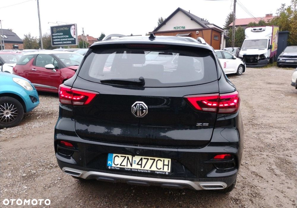 MG ZS - 21
