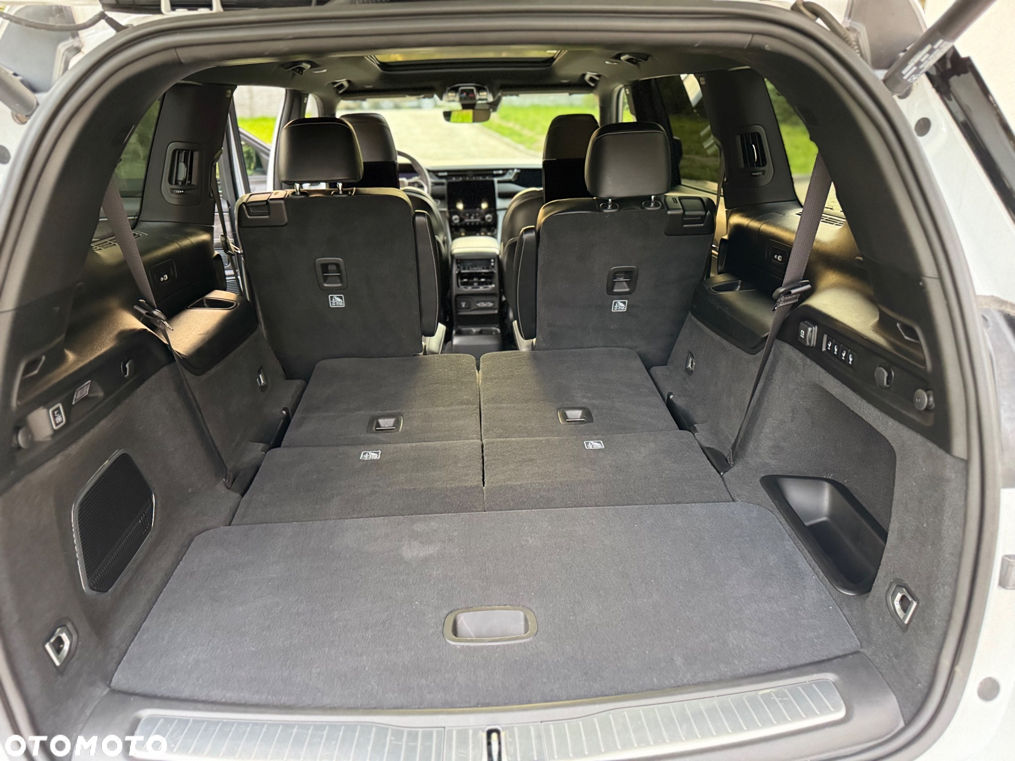 Jeep Grand Cherokee - 25