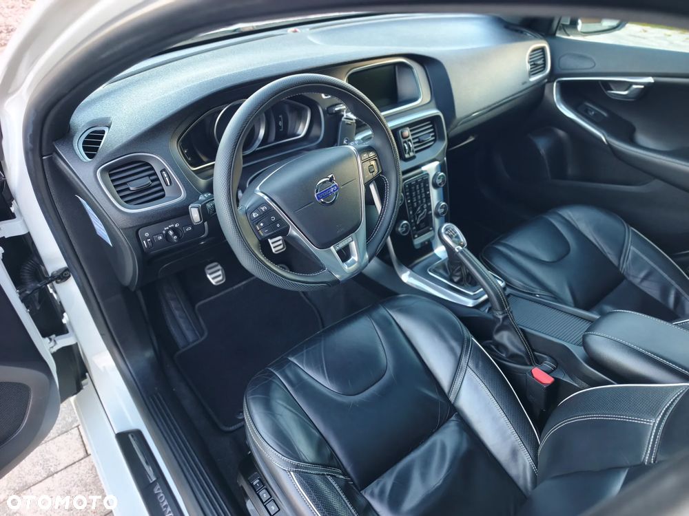 Volvo V40 T3 R-Design Momentum - 29