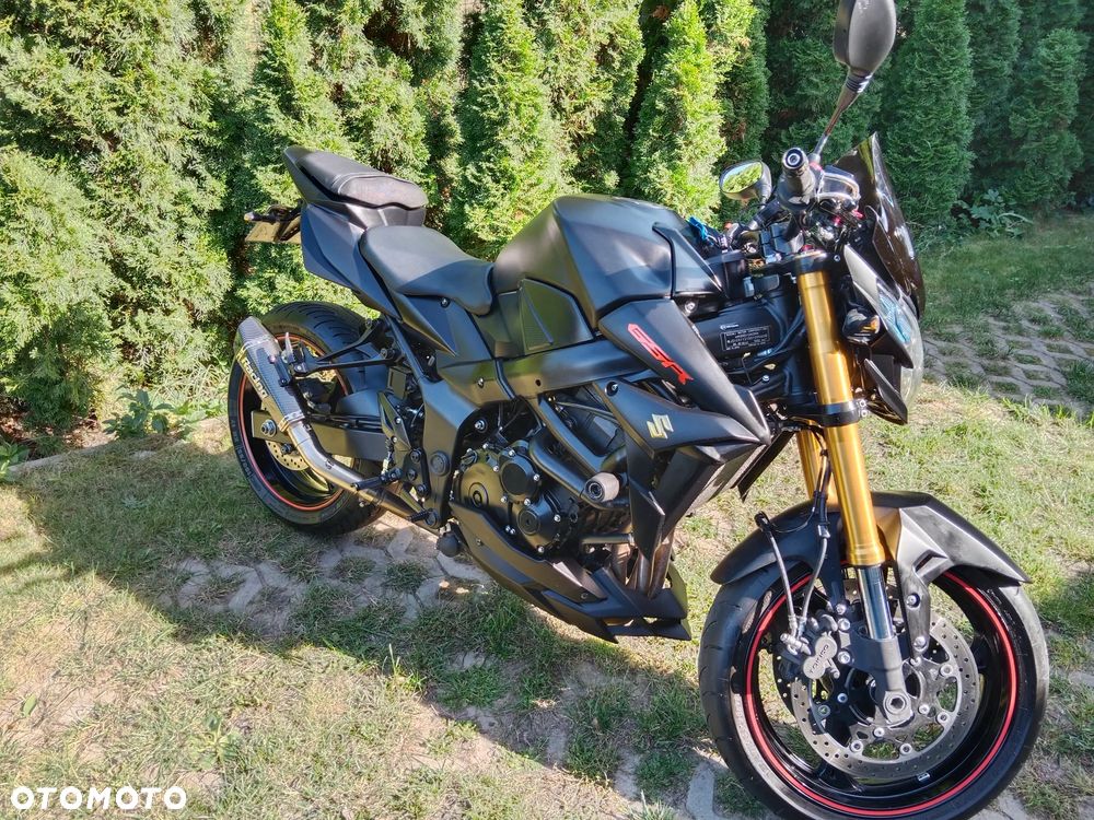 Suzuki GSR - 1