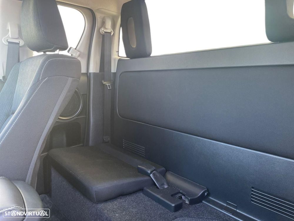 Toyota Hilux 2.4 D-4D 4WD Trial - 12