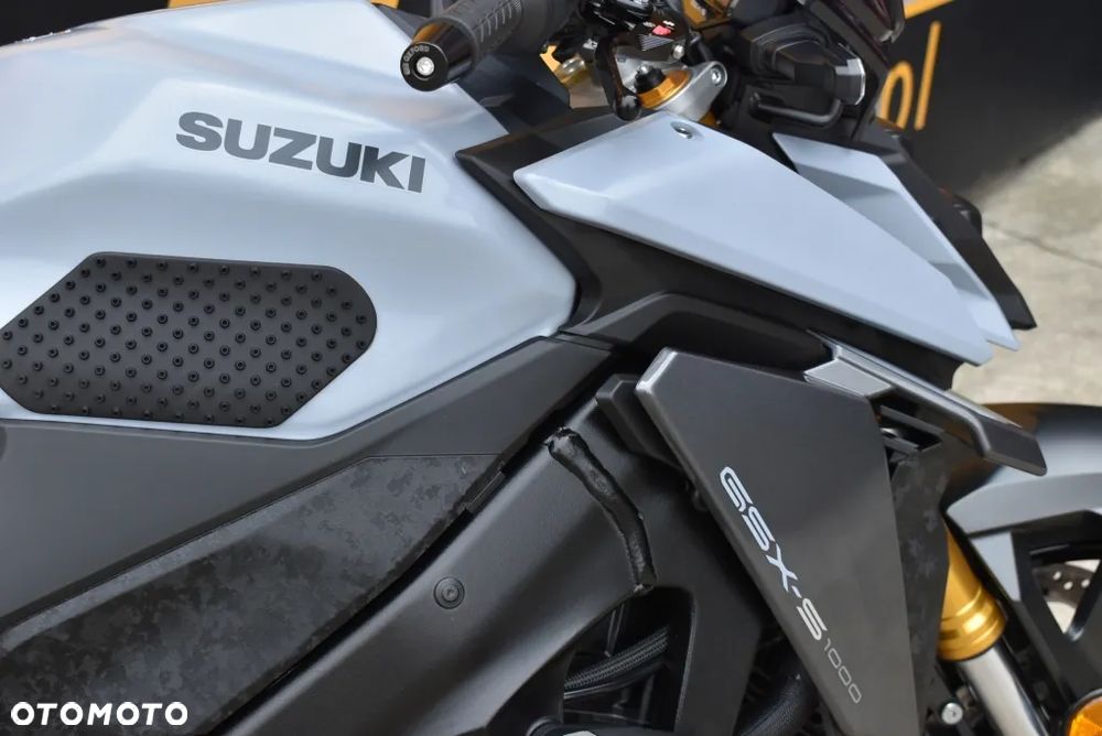 Suzuki GSX - 39