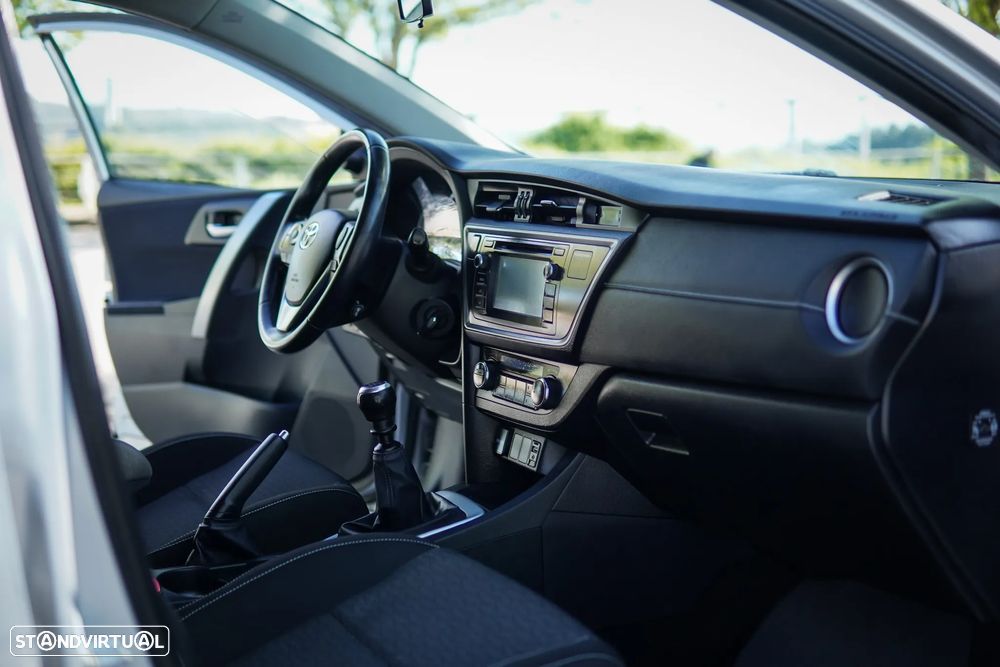 Toyota Auris 1.4 D-4D Exclusive+P.Sport - 44