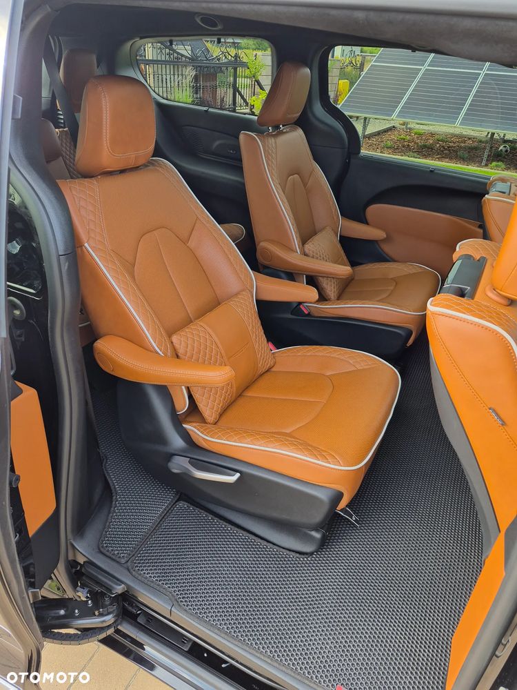 Chrysler Pacifica - 8