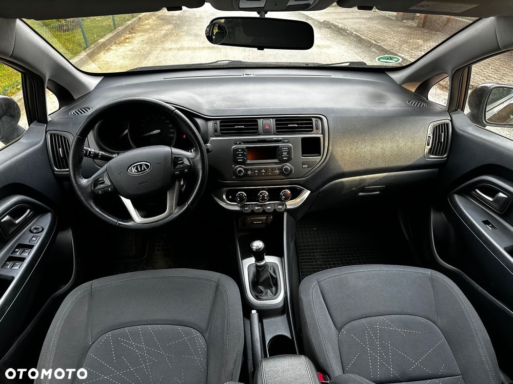 Kia Rio 1.2 L - 6