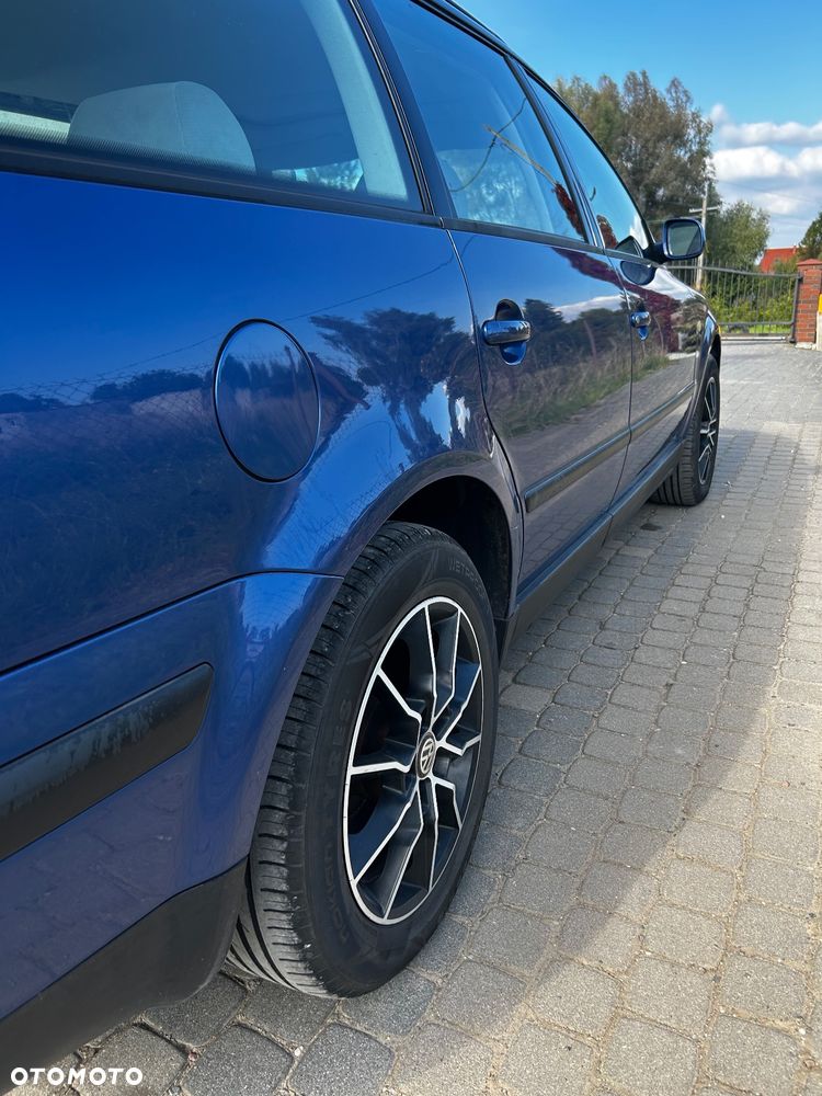 Volkswagen Passat - 4