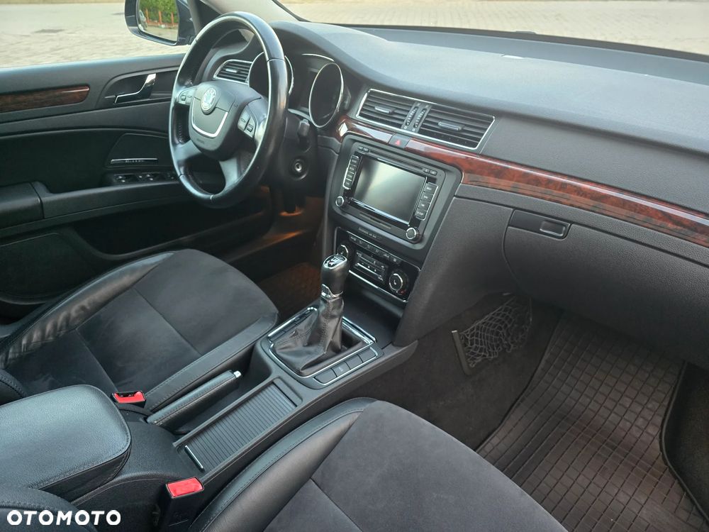 Skoda Superb 2.0 TDI 4x4 Exclusive - 27