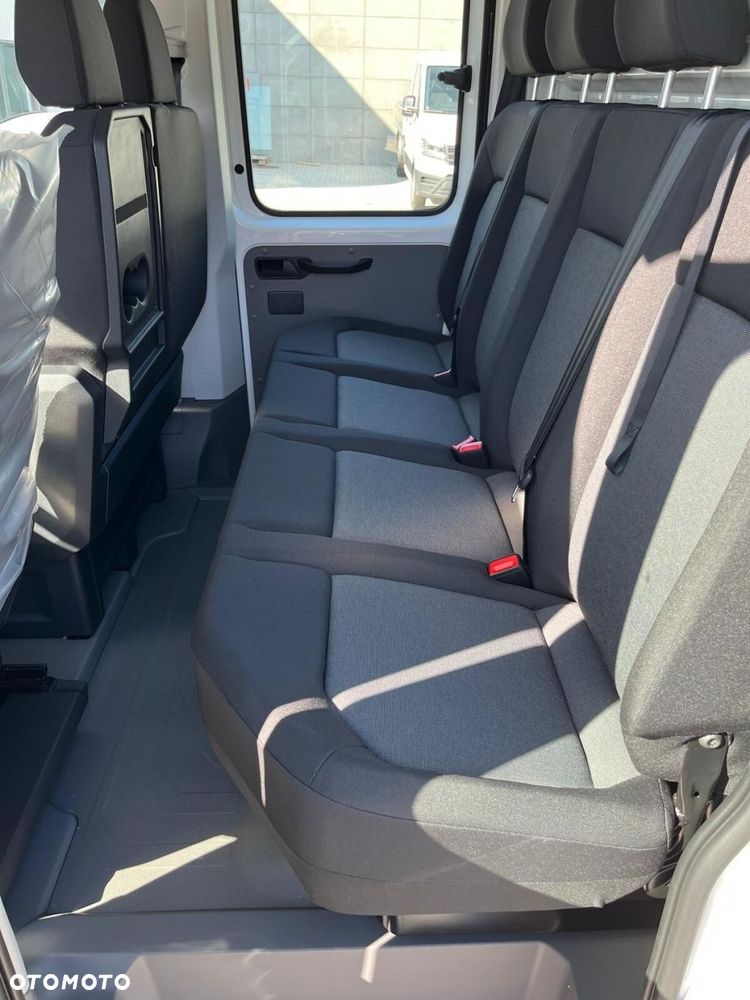 Volkswagen Crafter 35 Skrzyniowy z podwójną kabiną silnik: 2,0 l EU6 SCR 177 KM / skrzynia biegów: Przedni napęd manualna 6-biegowa rozstaw osi: 4490 mm - 11