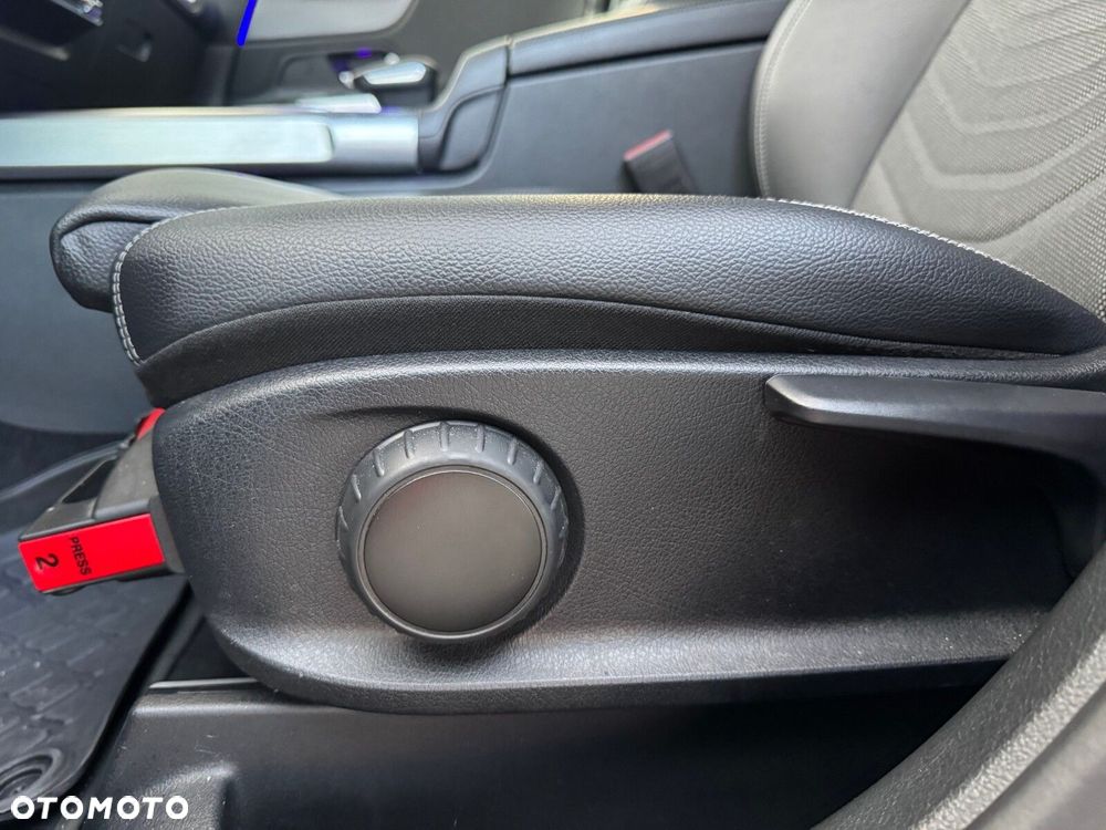 Mercedes-Benz GLB - 25