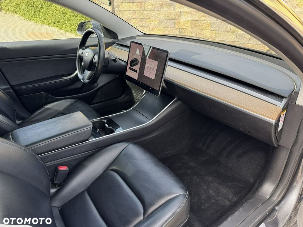 Tesla Model 3 - 7