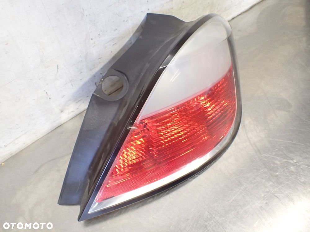 LAMPA PRAWA TYLNA OPEL ASTRA H 1.7CDTI - 1