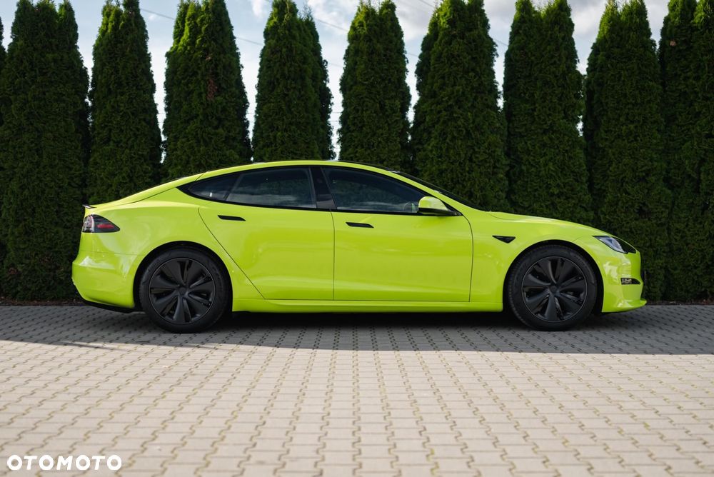 Tesla Model S - 8