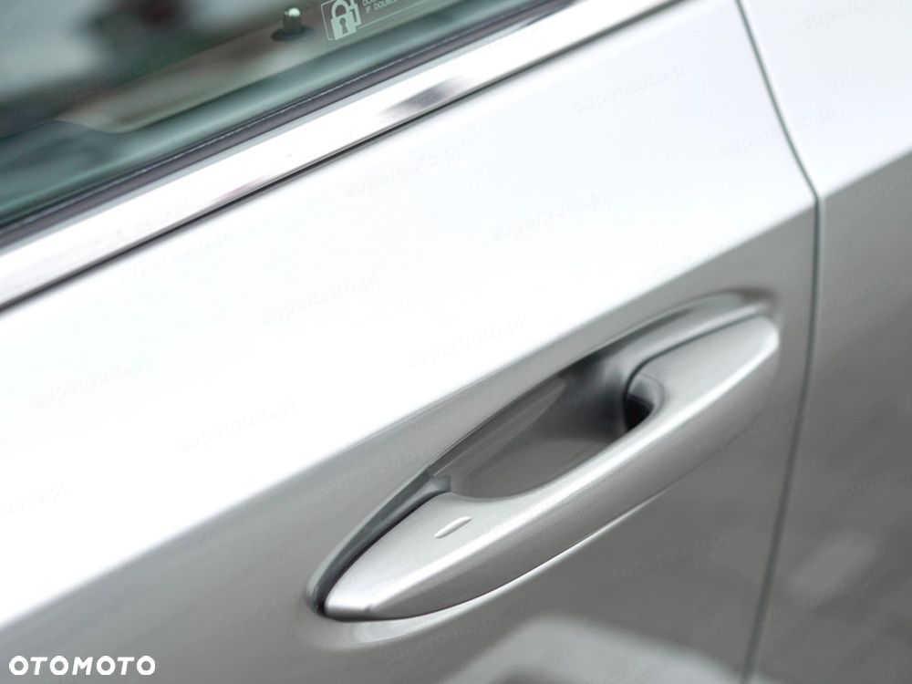 Lexus ES 300h F Sport Design - 8