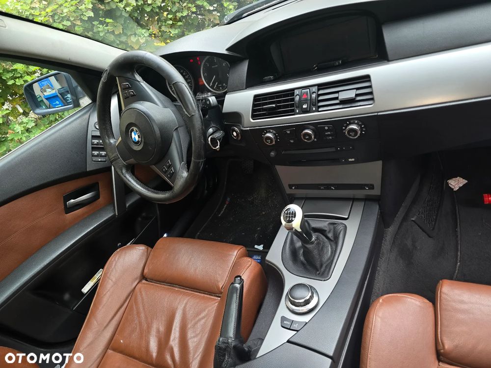 BMW Seria 5 525d - 12