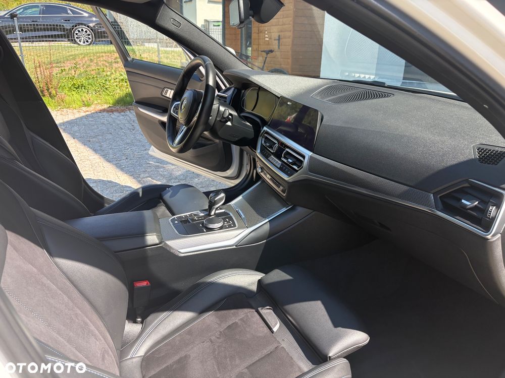 BMW Seria 3 318i M Sport - 11