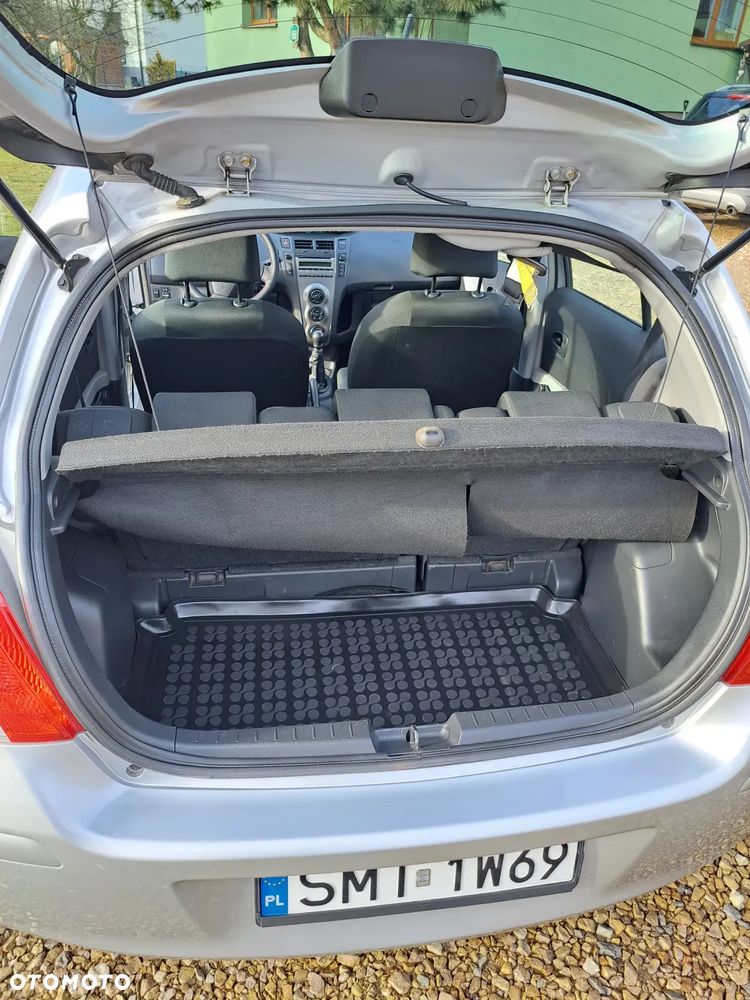 Toyota Yaris - 10