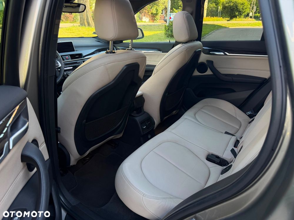 BMW X1 xDrive28i Sport Line - 23