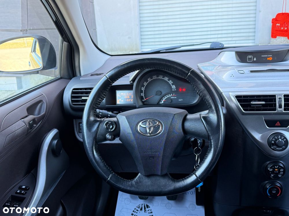 Toyota iQ - 26