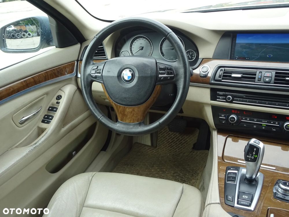 BMW Seria 5 520d - 24