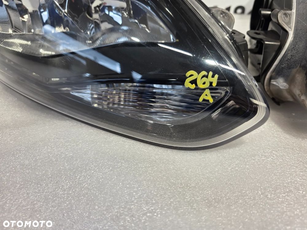 FORD FOCUS MK3 10- KOMPLET LAMP LEWA + PRAWA LAMPA PRZEDNIA PRZÓD CIEMNA ST / TITANIUM , NR BM51-132029-CH / BM51-13W030-CH , NR AUKCJI LPP264 - 2