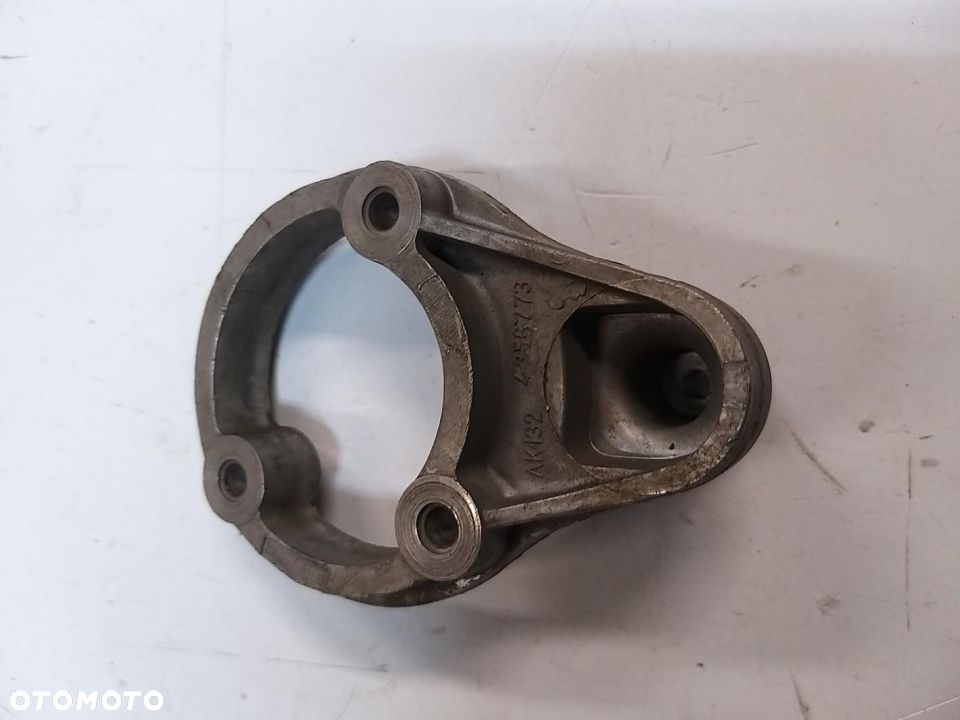 PODPORA DYSTANSOWA MECHANIZMU ZMIANY BIEGÓW FSO POLONEZ - 2