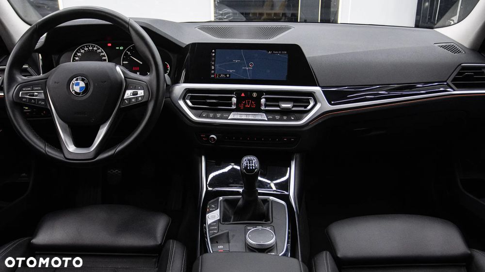 BMW Seria 3 318d Sport Line - 14