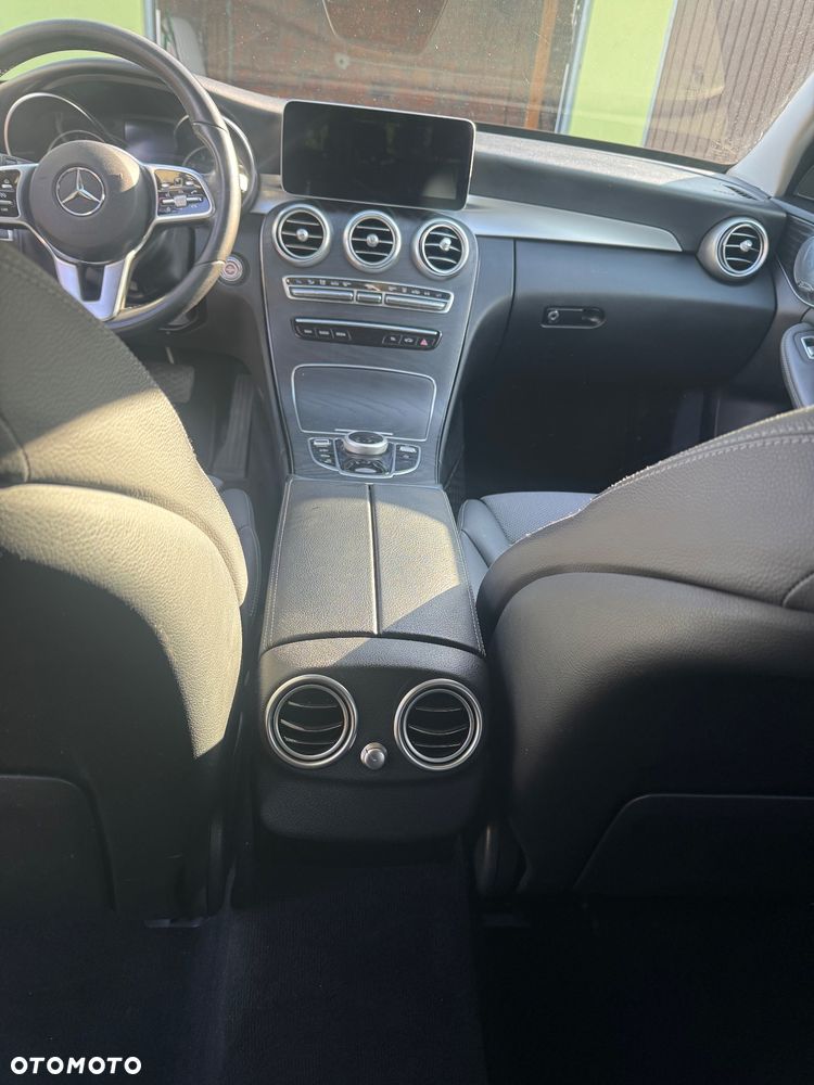 Mercedes-Benz Klasa C 300 e 9G-TRONIC - 12