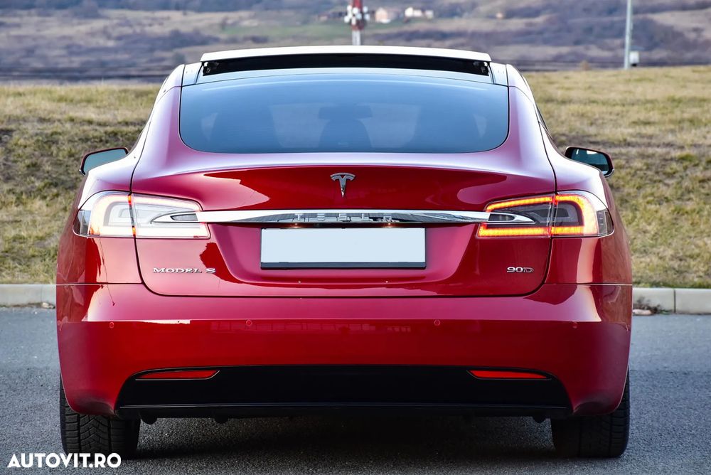 Tesla Model S - 6