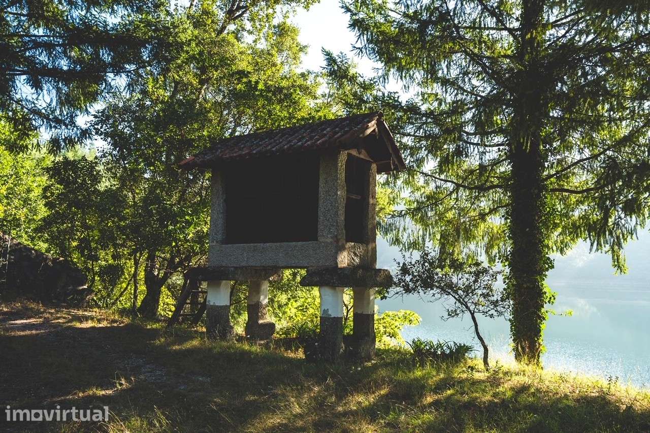 Moradia T4 em frente ao rio no Gerês - Grande imagem: 3/10