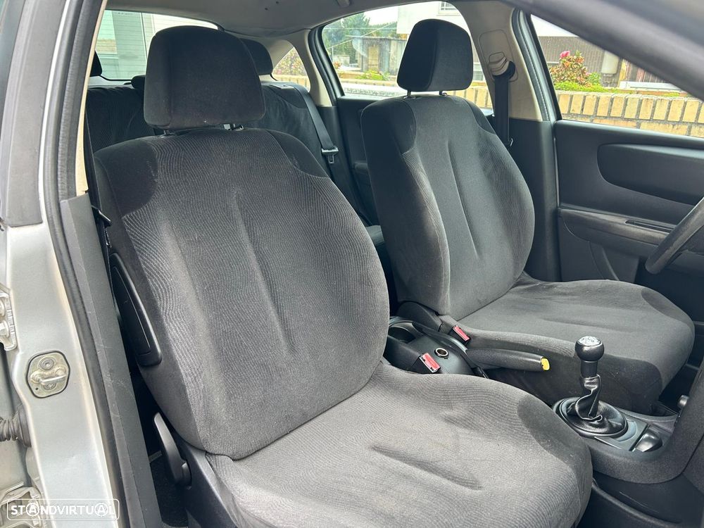 Citroën C4 1.6 HDi Attraction - 14