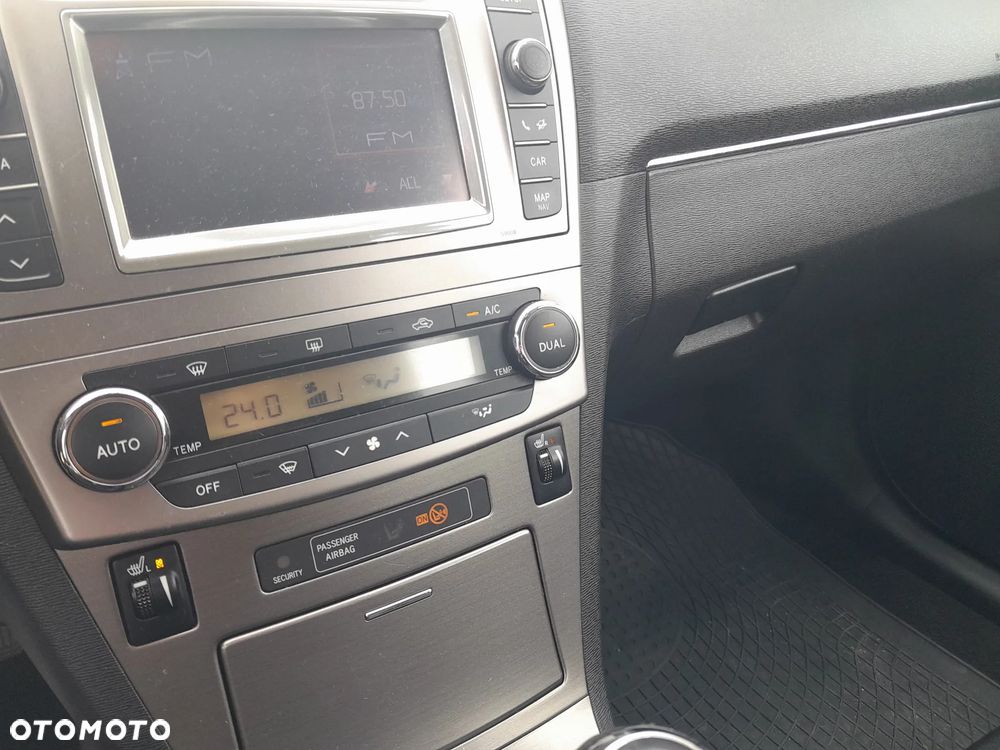Toyota Avensis 2.2 D-CAT Premium - 25