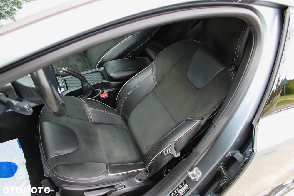 Volvo V40 D3 Drive-E R-Design Momentum - 16