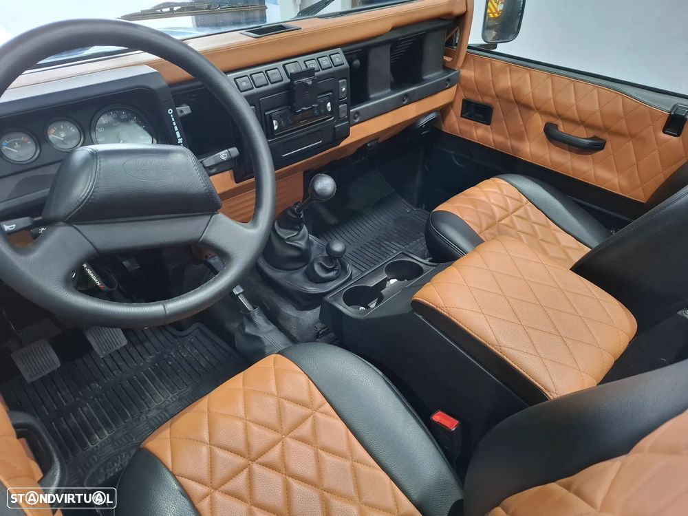 Land Rover Defender 90 2.5 Td5 Soft Top - 6