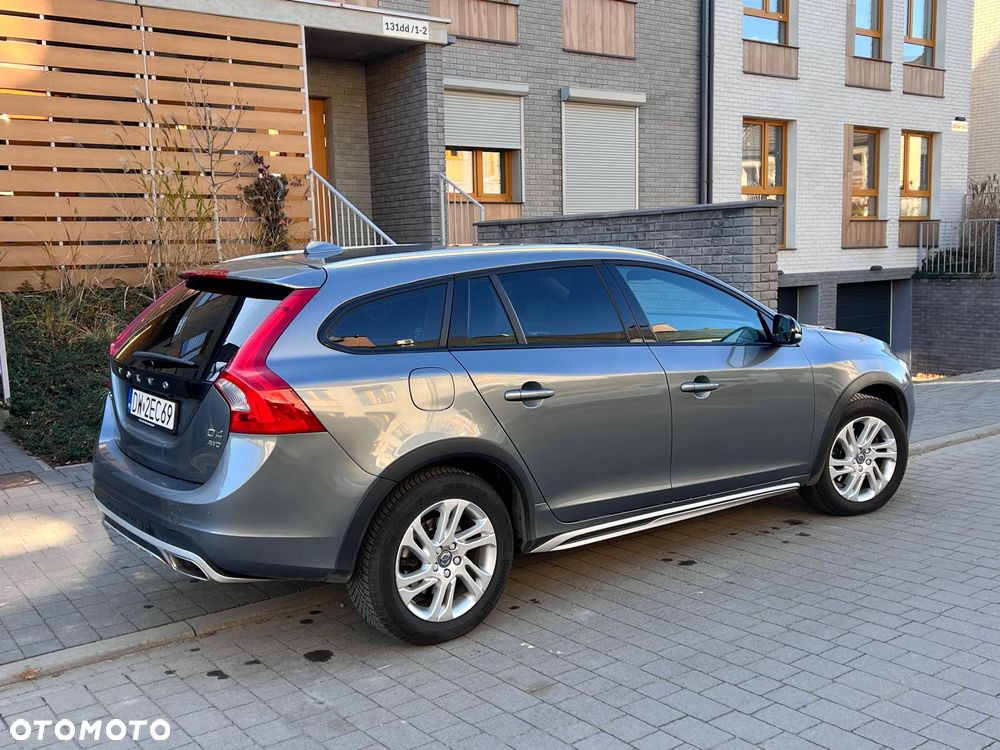 Volvo V60 Cross Country D4 AWD Momentum - 2