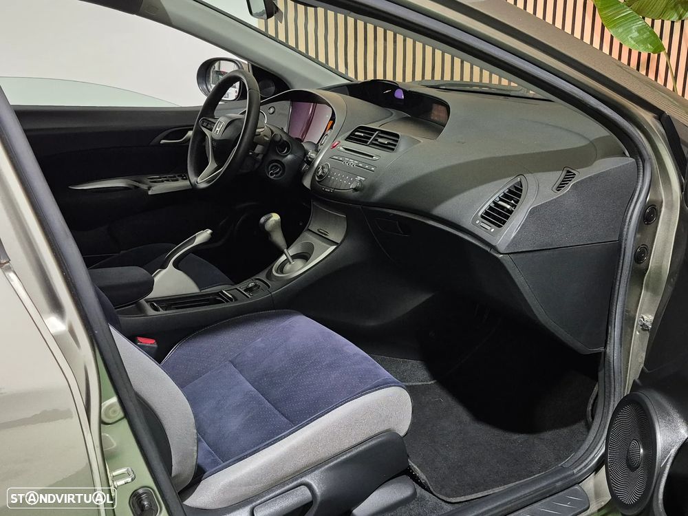 Honda Civic 1.8 Executive - 22